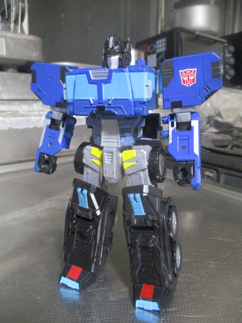 昔、e-HOBBY限定 で発売されたLGEX マグナコンボイをワイルドキングの