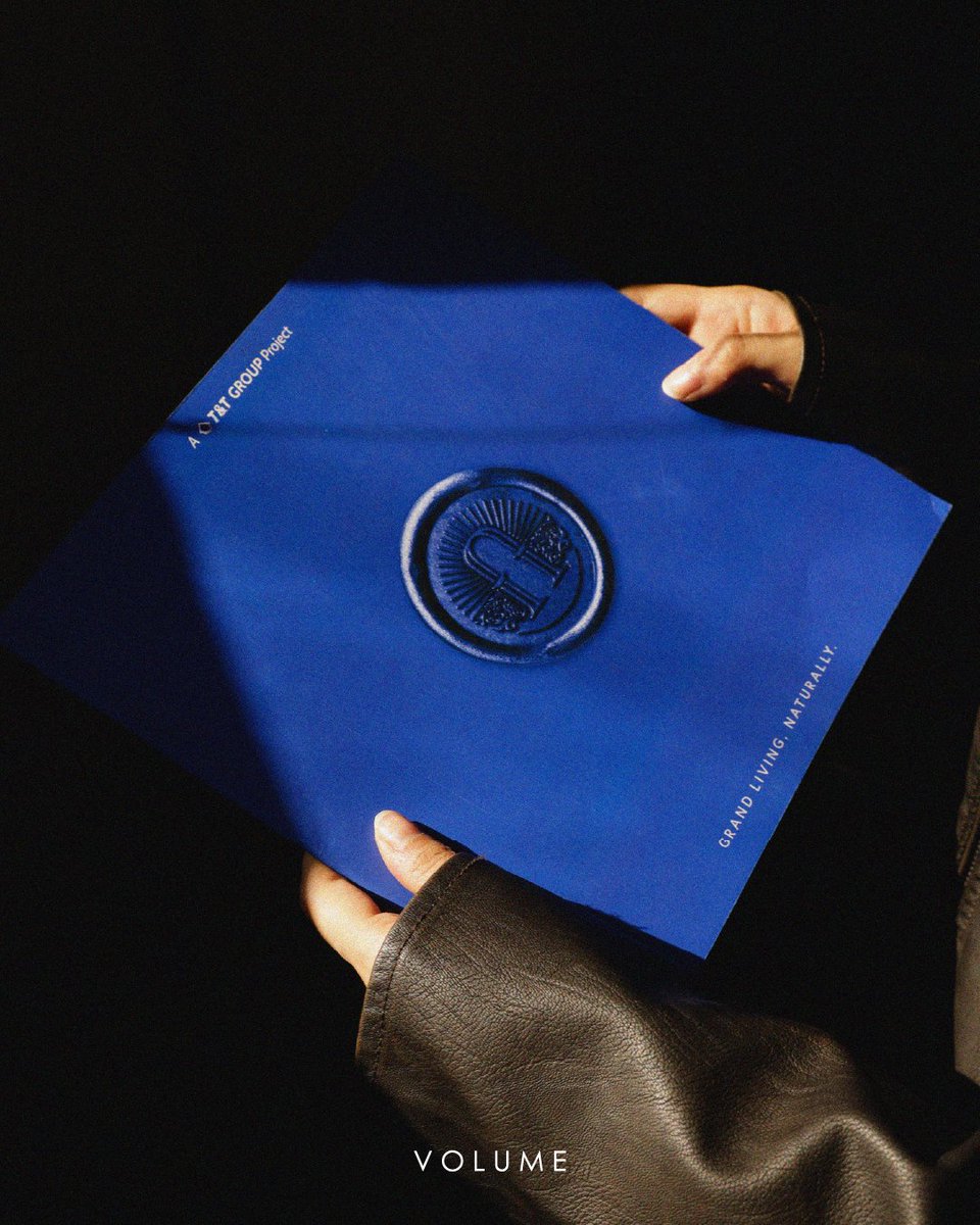 weforVOLUME's tweet image. T&amp;amp;T collaborated with us to create the project booklet for ATLAS, capturing its Tudor-Victorian elegance and modern living. Through refined design, imagery, and storytelling, we shaped a narrative that reflects the project&apos;s immersive lifestyle experience.
.
.
#weforVOLUME