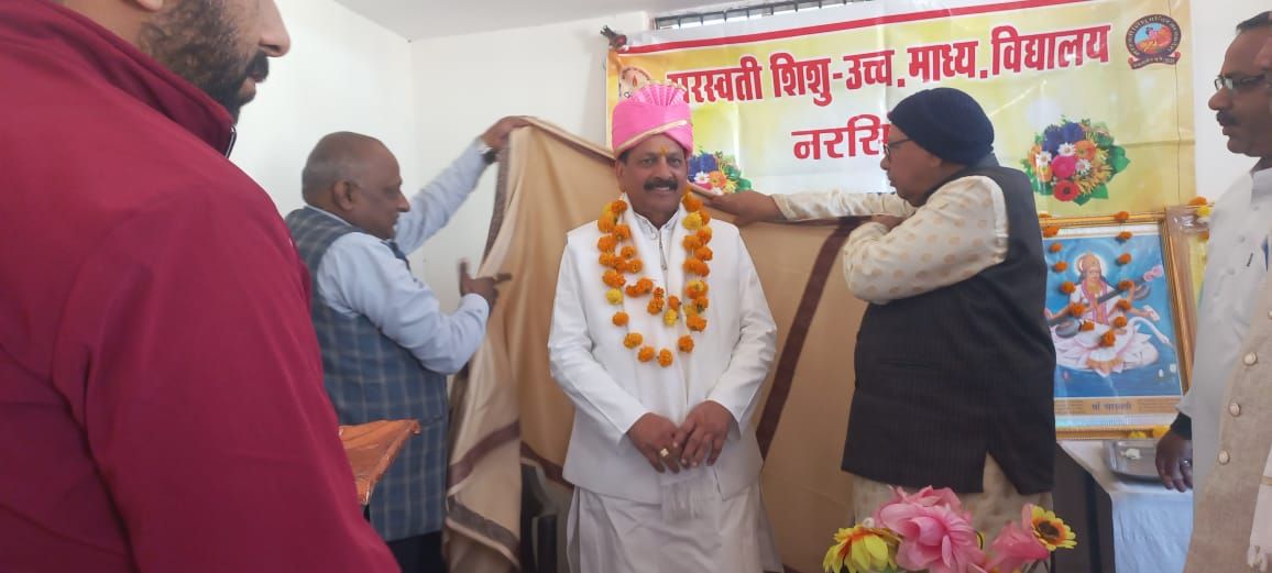 सरस्वती शिक्षा परिषद द्वारा नवनियुक्त जिला सचिव मा. राजकुमार जैन का सम्मान नरसिंहपुर में दिनांक 10 दिसम्बर 2025 को  प्रादेशिक सचिव मा. सुधीर अग्रवाल, कोषाध्यक्ष मा. विष्णुकांत ठाकुर, विभाग समन्वयक मा. कमलेश अग्रहरि, संस्था अध्यक्ष मा. निरंजन सिंह पटैल जिला केन्द्र प्राचार्य आनंद