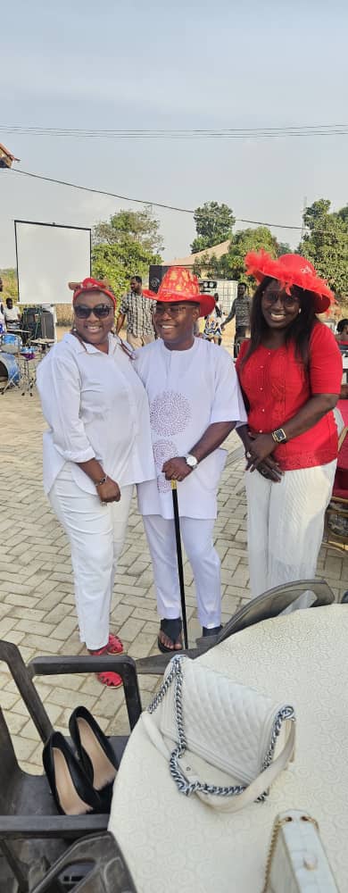 FadaRay1's tweet image. The joy of Christmas!
Shine your teeth and be happy!
#fadaray #joy #grace