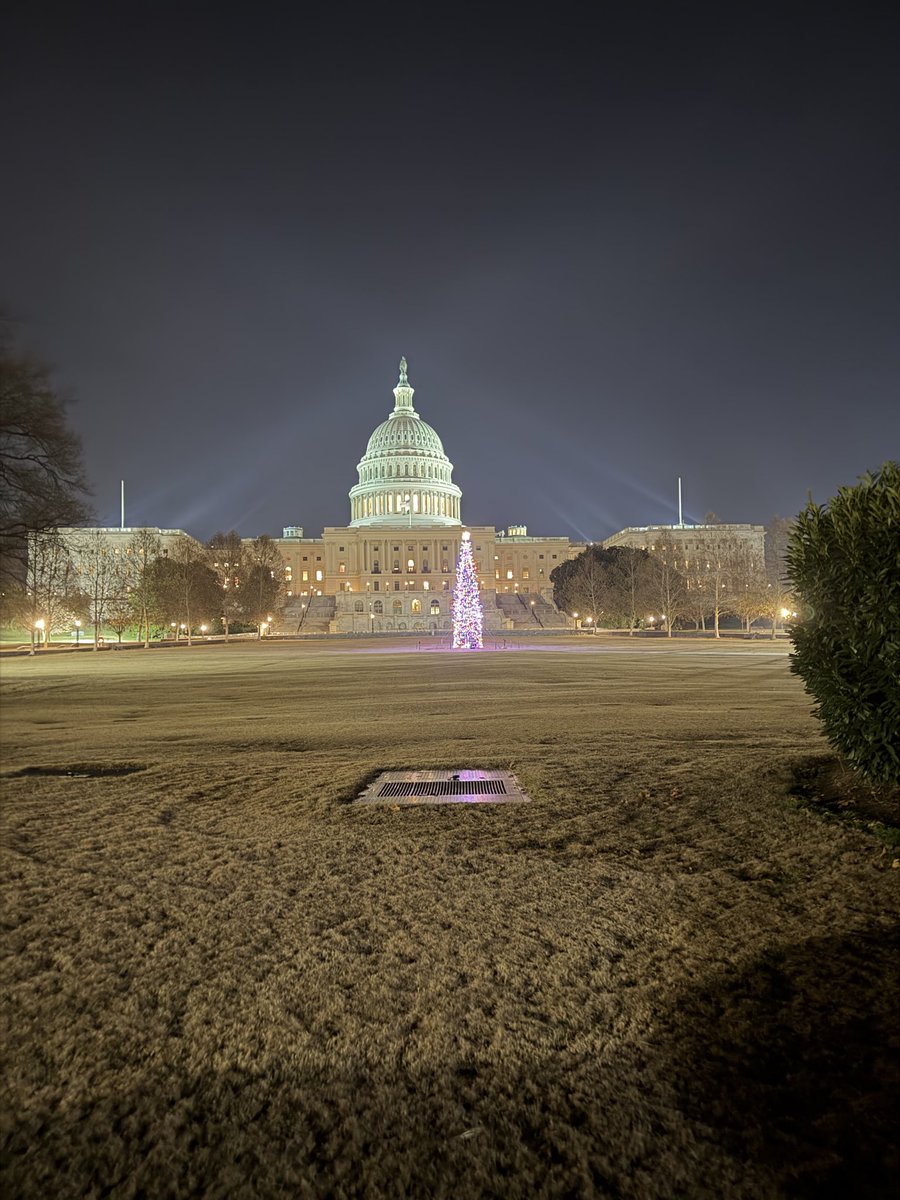 dryknoll's tweet photo. What an incredible morning run. You can’t help but be inspired running around the National Mall. https://t.co/62eq2odaNf