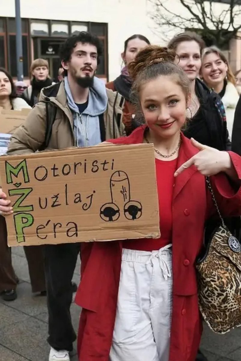 dux_severan's tweet photo. Musim říct, že neni nic děsivějšího než tupá masa, která nedokáže bejt konzistentní ani ve vlastních postojích.

Otázka demokracie je pro ně vyprázdněná fráze, do který si v rámci její ochrany podřaděj cokoliv, co jim umožní perzekuovat názorový oponenty. https://t.co/FPC9K6CUj1