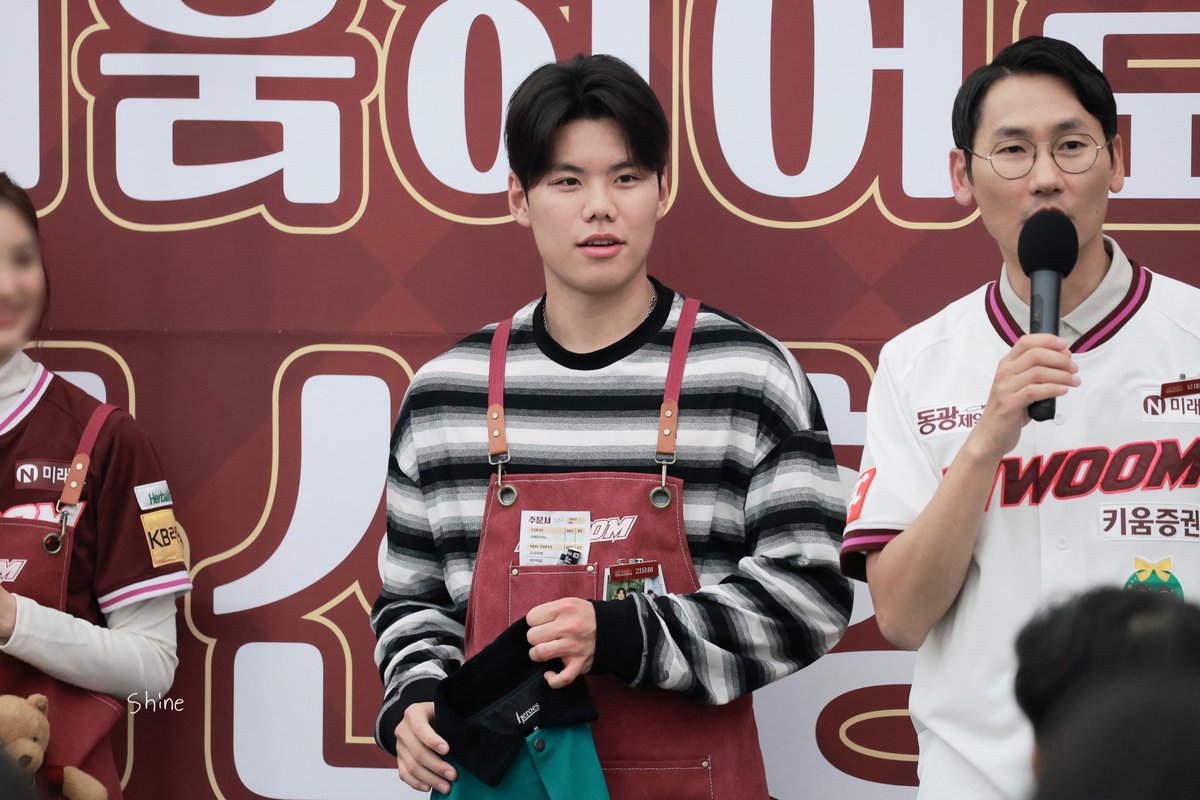 timetoshine_19's tweet photo. 251206 자선카페
재밌었다 .ᐟ 올해도 진짜 끝 .ᐟ
#timeto_shine
#키움히어로즈 #자선카페 #김윤하 https://t.co/fXSlGHBElF