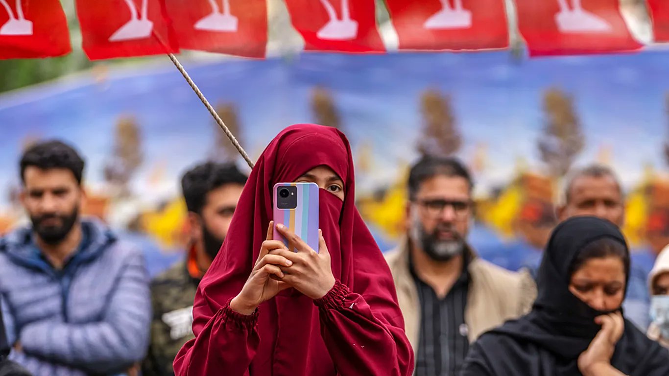 عاجل كيف يستخدم الشباب العرب منصّات التواصل الاجتماعي؟ 