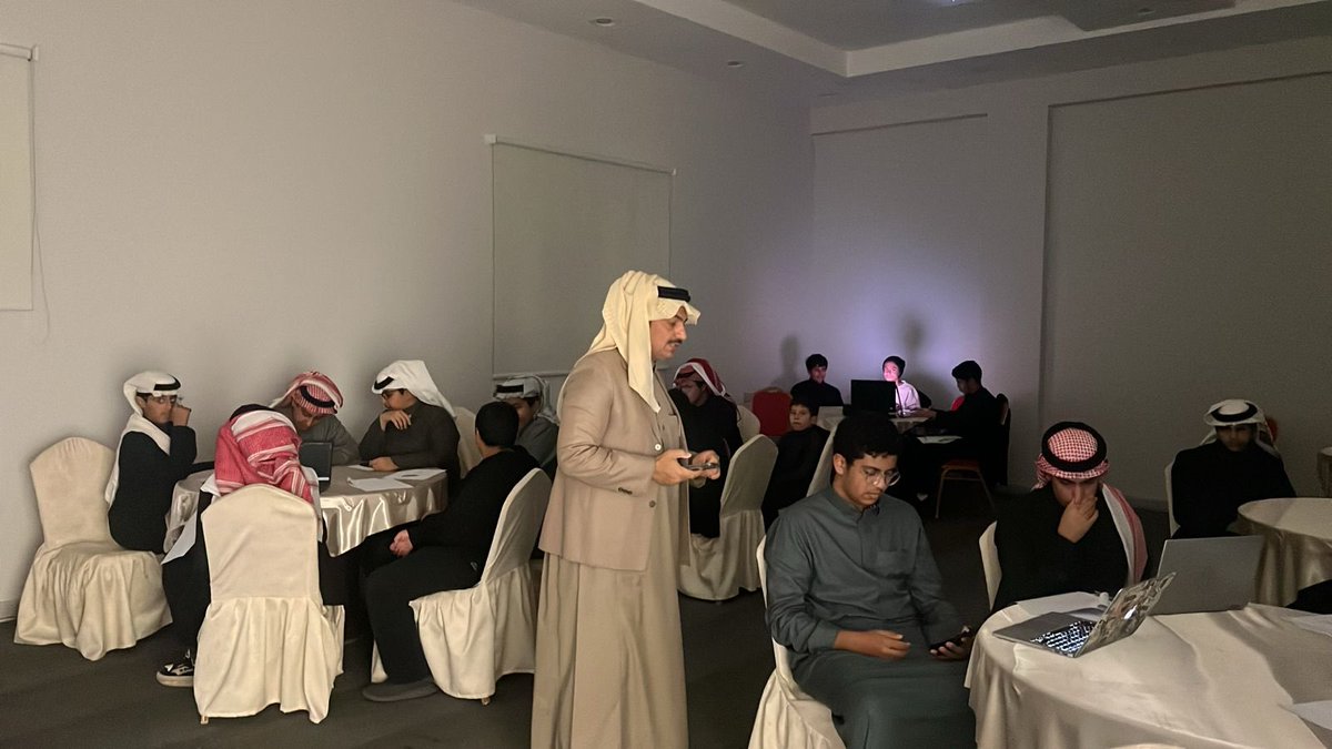 MOE_HHL's tweet image. دشن #تعليم_حائل برنامج “مهارات المستقبل الرقمي” في مقر جمعية الملك عبدالعزيز للخدمات الاجتماعية، ضمن فعاليات أسبوع أبشر طويق المصاحب لمؤتمر أبشر 2025، وذلك بهدف تمكين طلاب الصف الثالث المتوسط من المهارات التقنية الحديثة وتعزيز جاهزيتهم للتحول الرقمي.

يأتي تنفيذ البرنامج بالشراكة…
