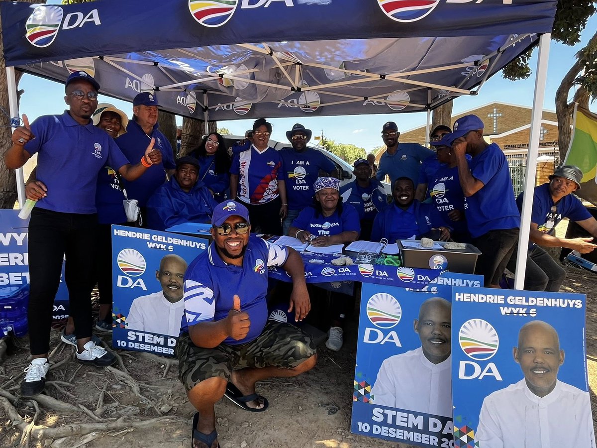 WesternCapeDA's tweet image. 💙 Die DA is oppit innie Villiersdorp!
Kom uit en #StemDA vir beter lewensomstandighede in Wyk 6.

📍Stemlokaal: Kosie De Wet Primêre Skool

#KomPadToe