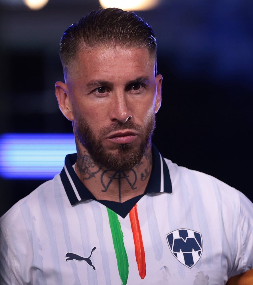 centregoals's tweet image. 🚨🚨| BREAKING: Manchester United have formally put forward an offer to sign Sergio Ramos in the January window. 🇪🇸🔴 

[@La_SER via @centredevils]