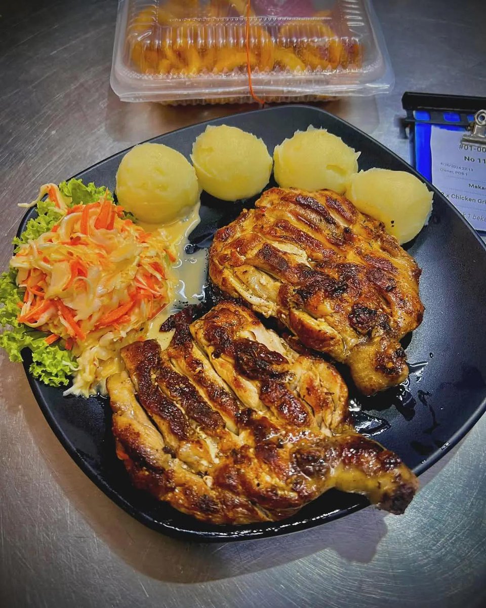 iqbalJss's tweet photo. Yg diet harini , tak Mau makan nasi, kat sini Chicken grill ni tanpa minyak , tengah promo rm20 dapat double sampai hujung tahun ni.. https://t.co/RlLDGftRUS