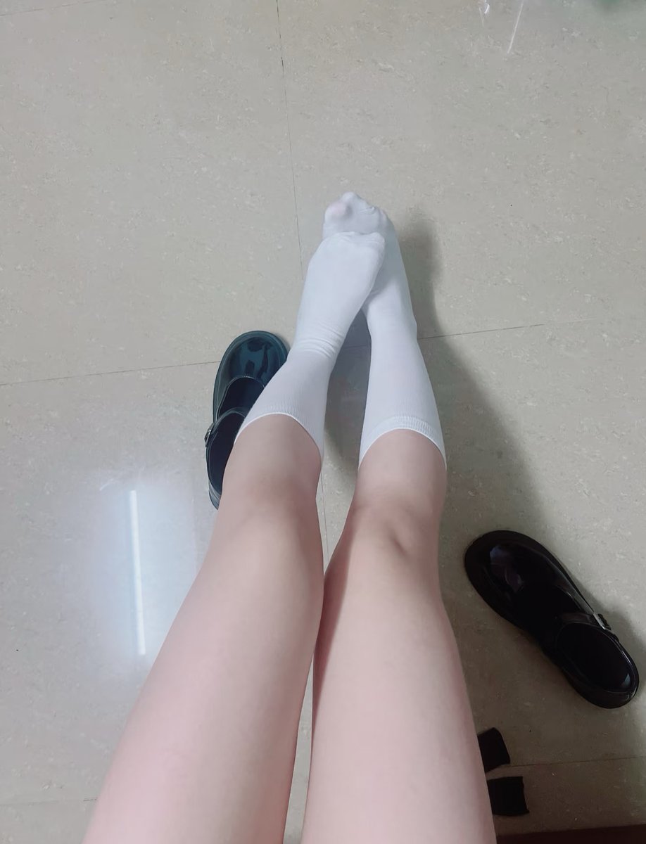 LoretteAnt98223's tweet photo. 窗外的阳光好像在喊人，但我缺个搭子一起接住这份暖 #赣州 https://t.co/rnB6VXFQPM