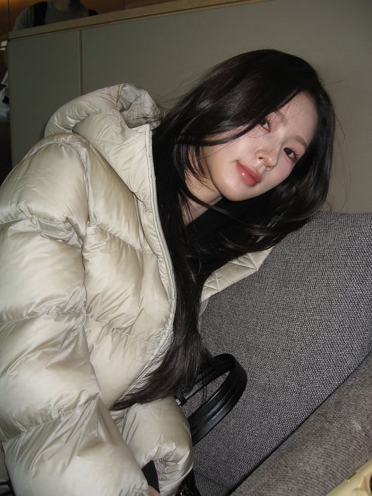 spifcs's tweet image. 바람에 흩날린 가을 조각들을 하나씩 바라보다 보면 복잡했던 생각들도 조금씩 사라지는 것 같아. 이 계절이 가진 잔잔함이, 묘하게 마음을 따뜻하게 만든다.