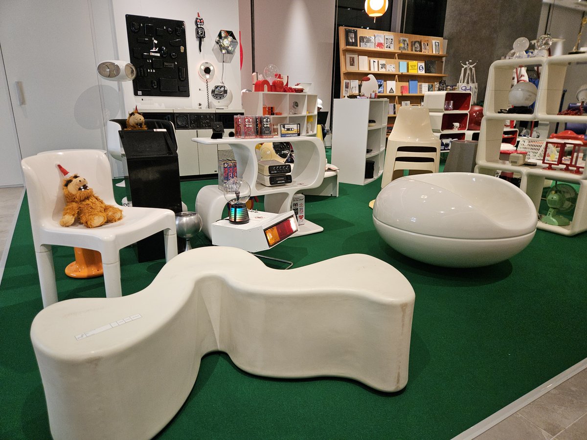 スペースエイジインテリアの展示「宇宙のクリスマス」を見てきた。1960～70年代を中心としたレトロフューチャーなアイテムで満たされた空間。たまらない。虎ノ門ヒルズ ステーションタワー3階で12月25日まで。