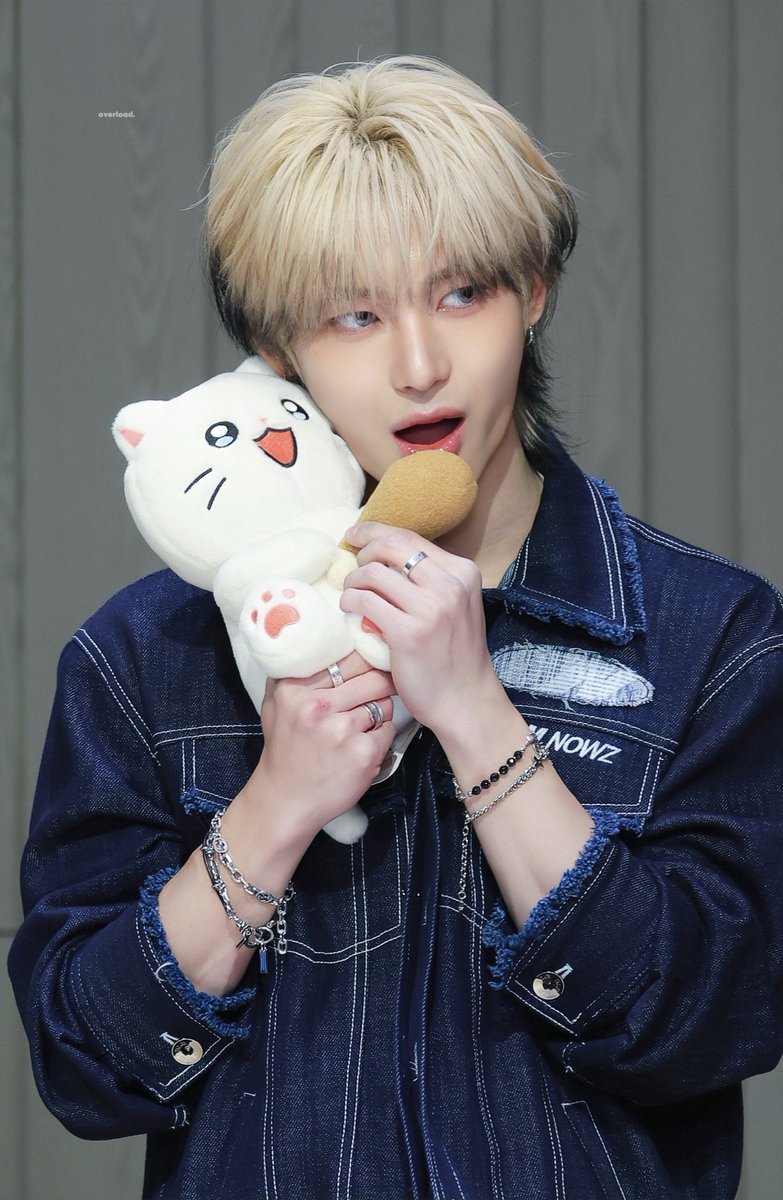 overload_sy's tweet photo. [HQ] 251207  #NOWZ #나우즈 #시윤 #SIYUN https://t.co/iREPoLL7O8