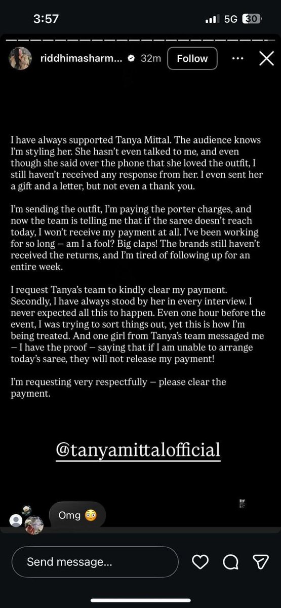 Anjanish01's tweet photo. So #TanyaMittal𓃵, the rich businesswoman, is not paying her stylist who provides her sarees. The payment has still not been cleared.
Sad to see https://t.co/bFNLcZI5HF