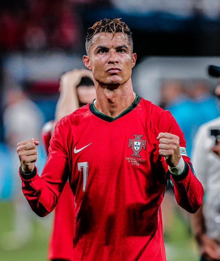 FrenchRapUS's tweet image. La Coupe du Monde 2026 sera probablement le dernier mondial de ces légendes du football 💔

• Neymar
• Harry Kane
• Luka Modric
• Lionel Messi 
• Virgil van Dijk
• Manuel Neuer
• Kevin De Bruyne 
• Cristiano Ronaldo 
• Robert Lewandowski