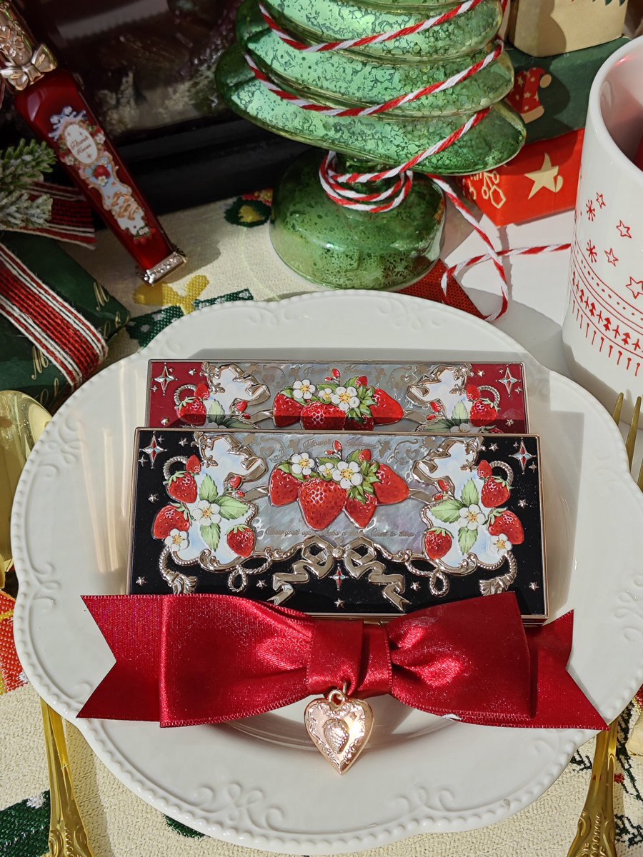 クリスマス🎄ムードローディング中…赤と緑に囲まれる冬の片隅