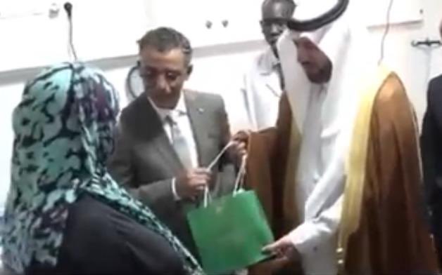 KSAembassyMR's tweet photo. مكون من 32 سعودياً مابين جراحين واستشاريين وفنيين ويعتبرون من الكوادر #السعودية المميزة في جراحة القلب وسيستفيد من هذه المكرمة85 مريضاً موريتانياً مابين أطفال وبالغين
وفي نهاية الجولة قدم سعادة السفير  هدايا عينية لجميع المرضى وذويهم مبتهلين بالدعاءللقيادة الرشيدة حفظهم الله https://t.co/Oyu5rb3nAk