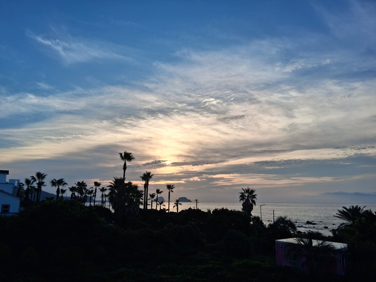 indding's tweet image. 그때의 제주