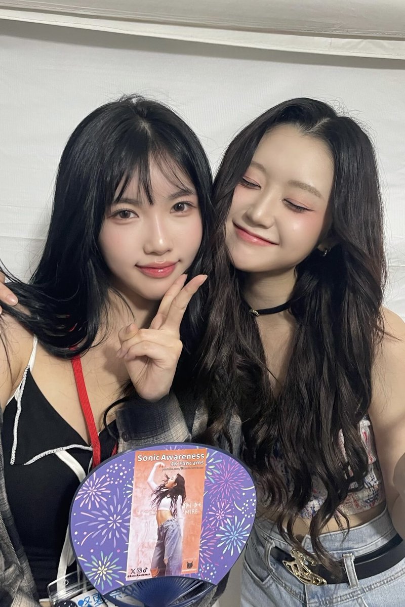 Soeun &amp; Mire reppin' the orange sticker backstage at Mire's first solo concert 🙏

I really can't wait to film another concert with Songsun, Kelly, Hyunbin, Jia, Soeun, or Mire~

They are the brightest stars, I need to see them shine on stage again soon 🥹

#TRI_BE #트라이비