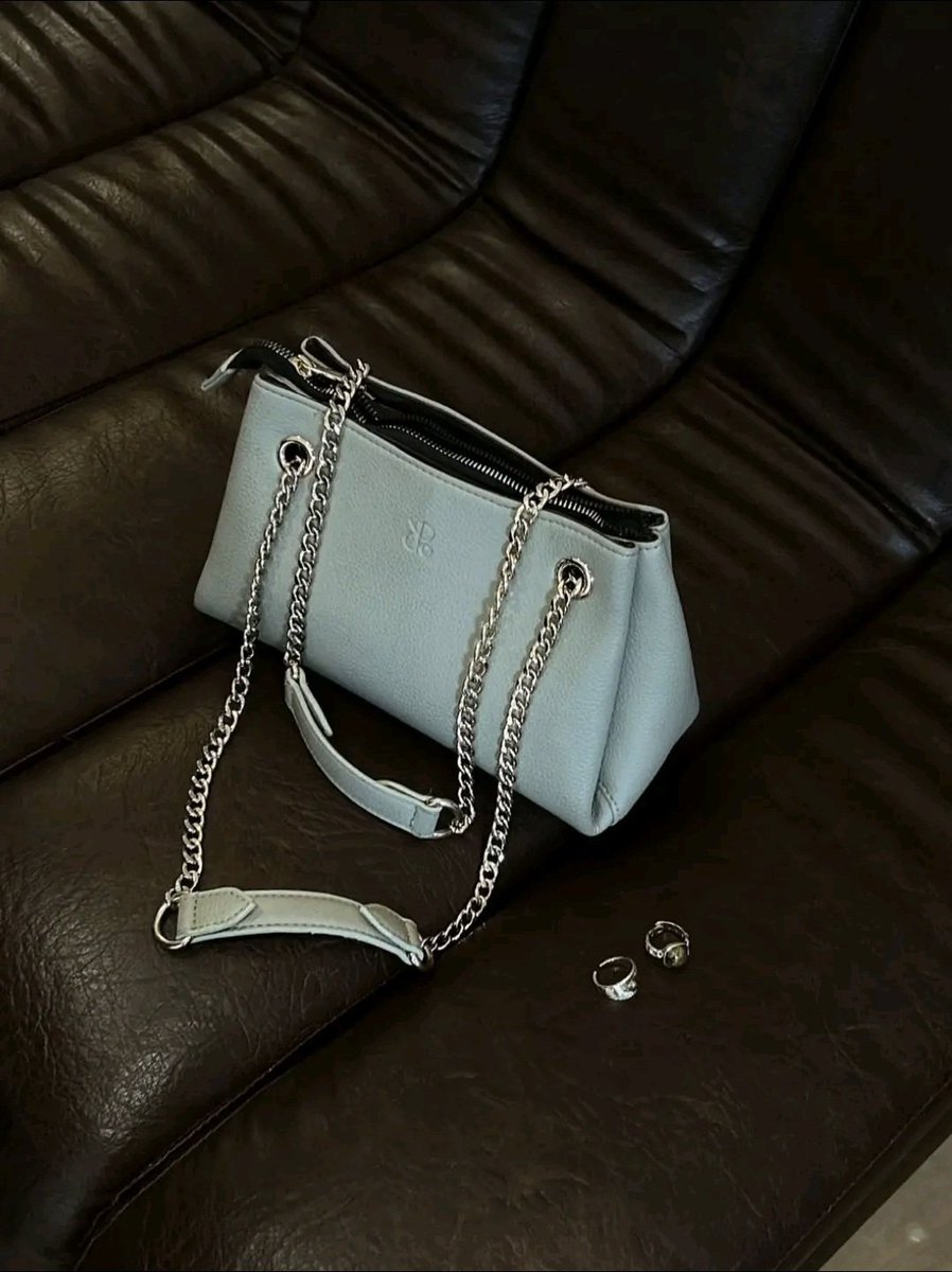 hanbyl_'s tweet photo. Behind every beautiful bag is a hardworking artisan, support local, support UMKM ✨️🤍 https://t.co/NRcYgELcVp