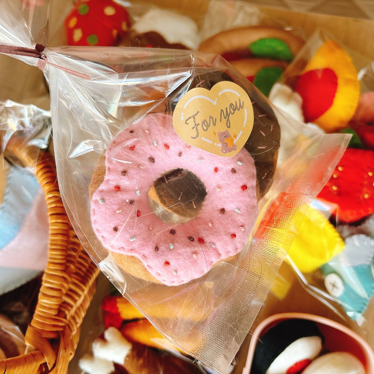 お誕生日にプレゼントを送りたくて、合間を見つけてはチクチクと縫った