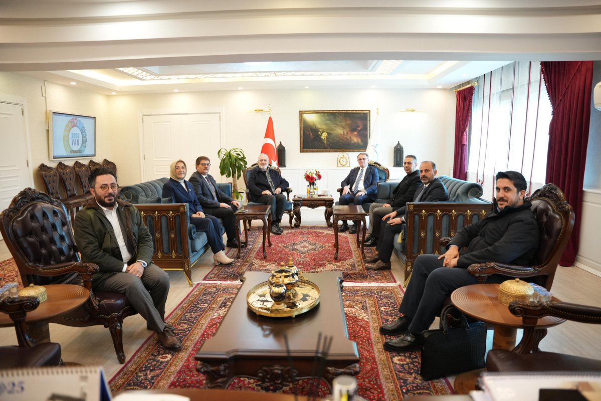 📍#Van

#AileYılı vesilesiyle düzenlenecek “Aile ile Gençlik” programına katılmak üzere Van’dayız.

Öncelikle Valimiz Sayın Ozan Balcı’yı ziyaret ettik.

Sayın Valimize misafirperverliğinden dolayı teşekkür ediyor; çalışmalarında başarılar diliyorum.

<a href="/valiozanbalci75/">Ozan Balcı</a>