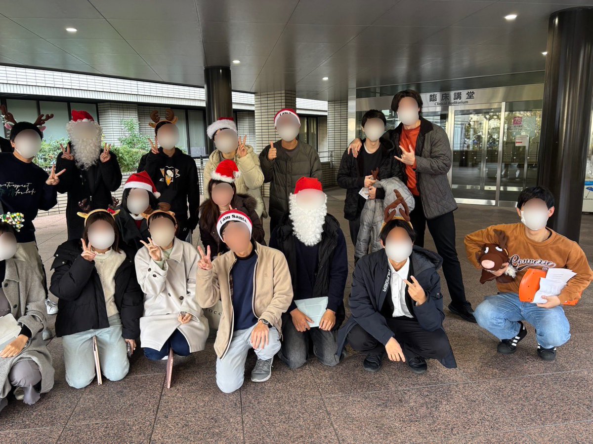 Medical_Choir's tweet photo. 本日もキャンドルサービスを行いました！
メディコの演奏を暖かく迎えてくださった
皆様、本当に有難うございます！

新体制となり、大きな本番をやり遂げた
1回生の姿が頼もしいです！✨

メディコの今後の活動にも、
ぜひご注目下さい！👀

We Wish You a Merry Christmas🎄💕 https://t.co/N3Szim3Vcd