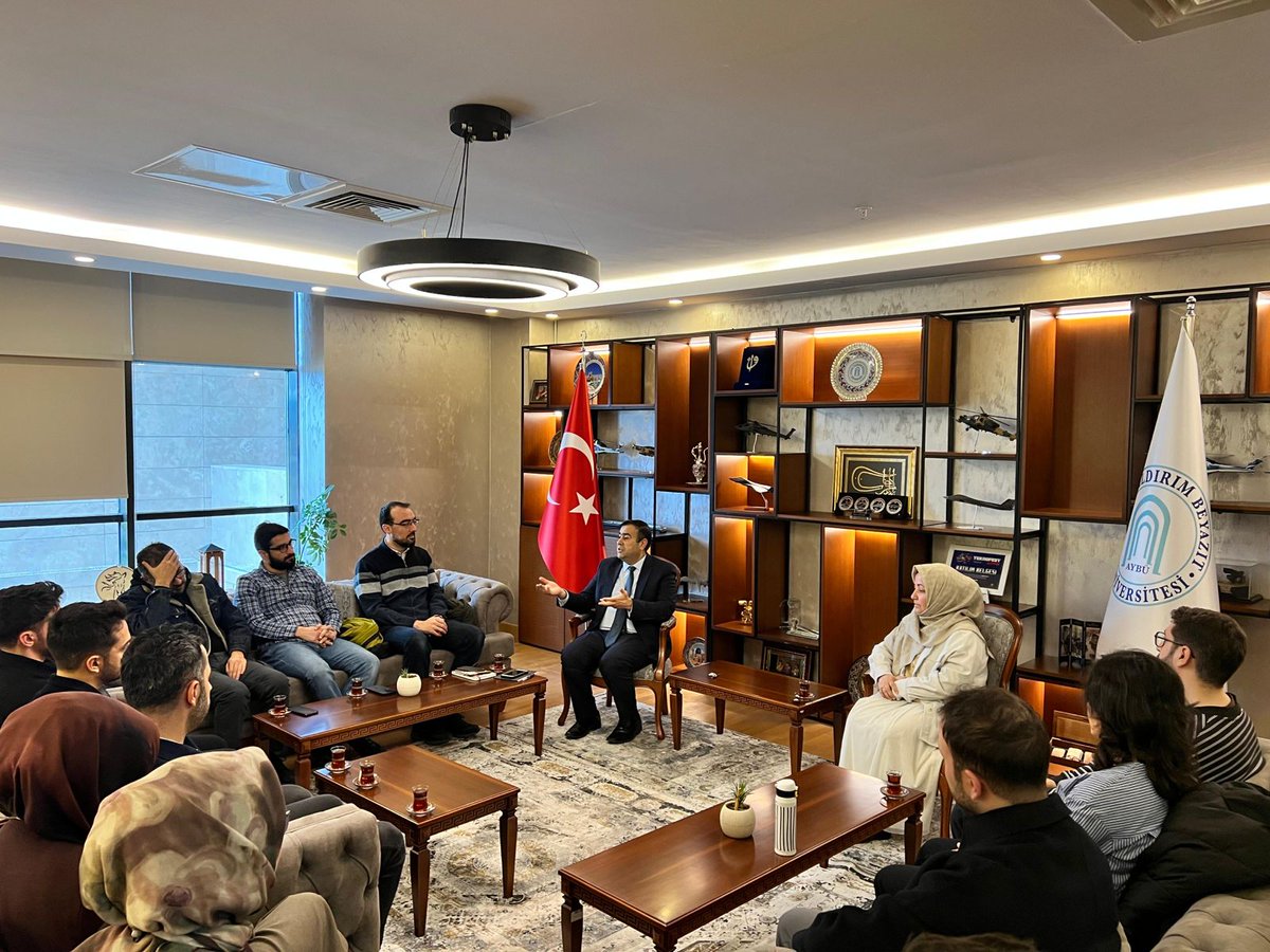 Fakültemiz Dekanlığı, kalite güvence sistemleri ve akreditasyon süreçlerinin etkin bir şekilde yürütülmesi kapsamında, ilgili bölümlerde görev yapan araştırma görevlileriyle 9 Aralık 2025 tarihinde bir araya gelerek süreç değerlendirmesinde bulundu.