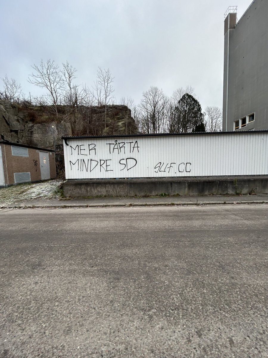 Alicelanzynger's tweet photo. Ideologisk vandalism @sufuddevalla https://t.co/OYe5dmYhs0
