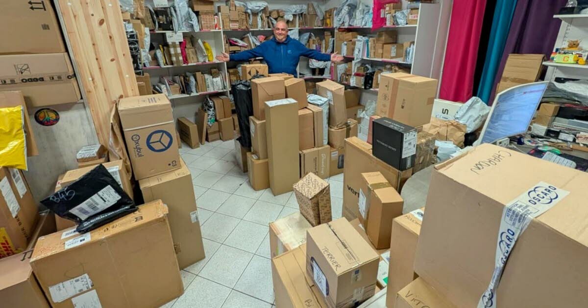 leprogreslyon's tweet image. 🎁  « 240 #colis sont restés en #boutique » : l’appel au #secours de ce #pointrelais submergé par les paquets près de #Lyon

➡️ l.leprogres.fr/ADT