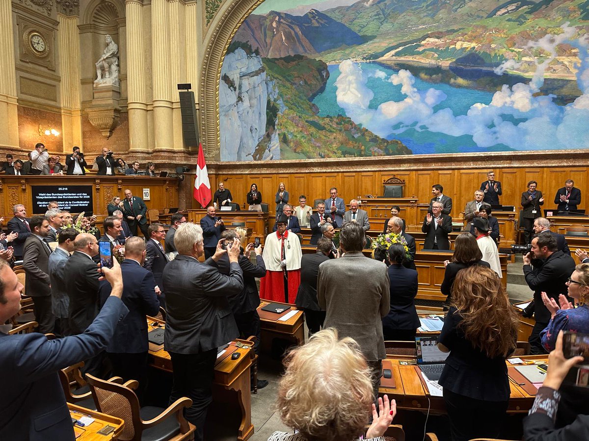 Gratulation an den neuen Bundespräsidenten Guy Parmelin und Vizepräsident Ignazio Cassis. 💐

#Wahl #Wintersession <a href="/ignaziocassis/">Ignazio Cassis</a> <a href="/ParmelinG/">Guy Parmelin</a>
