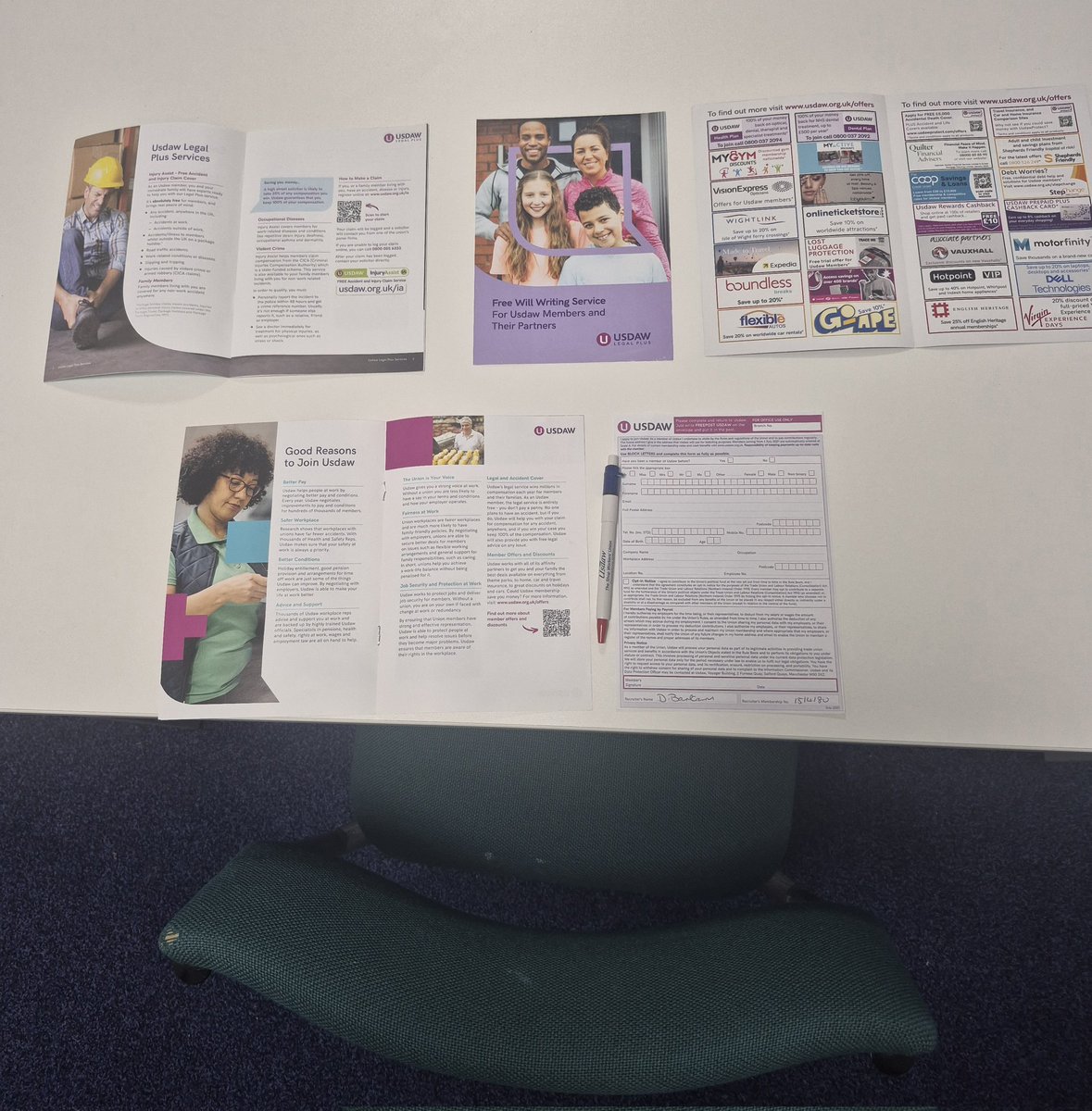 Visiting Tesco, Crowborough, to speak to staff/new starters about the benefits of joining Usdaw.

Met Alex, one of the in-store reps, and helped updated the store's union board.

<a href="/UsdawUnion/">UsdawUnion</a> <a href="/UsdawSouthern/">USDAW Southern</a> <a href="/JoanneGSUsdaw/">Joanne Thomas</a> <a href="/rabdonnelly2010/">Rab Donnelly</a>