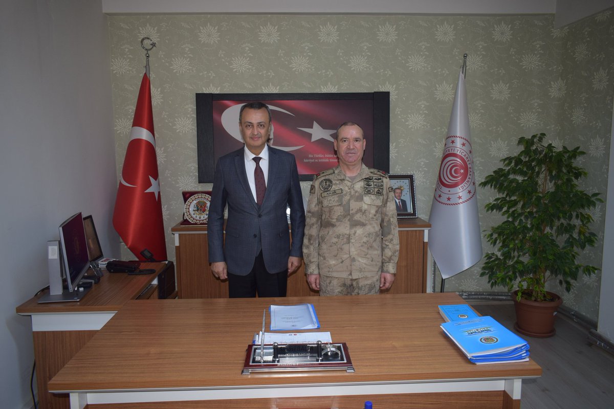 Bilecik Jandarma Eğitim Komutanı Tuğgeneral Sayın Yusuf ASLAN, İl Müdürlüğümüze iade-i ziyarette bulundular.

Nazik ziyaretleri için kendilerine teşekkür ediyoruz.