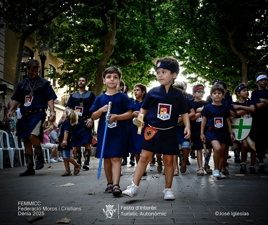 FEMMICC_Denia's tweet photo. #femmiccdénia #FiestasDeInterésTurístico #morosicristiansdenia #dénia #turismodenia #somlafestadedenia #femmiccfotos2025 https://t.co/mQeE9V1n2B