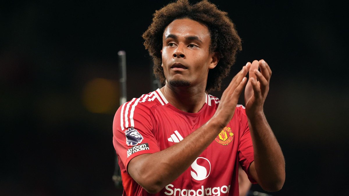 #Roma want to sign Josh Zirkzee in January, initially on loan with a right to buy him if certain conditions are met. #ManUtd aware of their interest but not actively looking to sell him next month, <a href="/SkySportsNews/">Sky Sports News</a> understands. More on #SSN skysports.com/transfer-centre #mufc