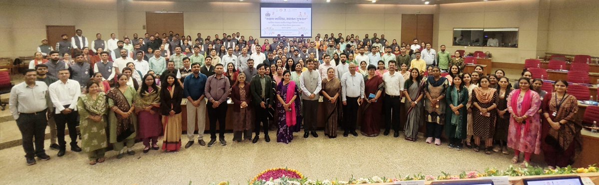 “સક્ષમ બાલિકા, સશક્ત ગુજરાત...”

મહિલા અને બાળ વિકાસ મંત્રી ડૉ. મનીષાબેન વકીલના હસ્તે ગાંધીનગર ખાતેથી ‘બાલિકા પંચાયત તાલીમ મોડ્યુલ’નું વિમોચન; 
યુનિસેફના સહયોગથી તૈયાર કરવામાં આવેલ બાલિકા પંચાયત તાલીમ મોડ્યુલમાં કિશોરીઓમાં પોષણ, એનીમિયા, નેતૃત્વ અને પંચાયતી રાજ, બાળ અધિકારો અને