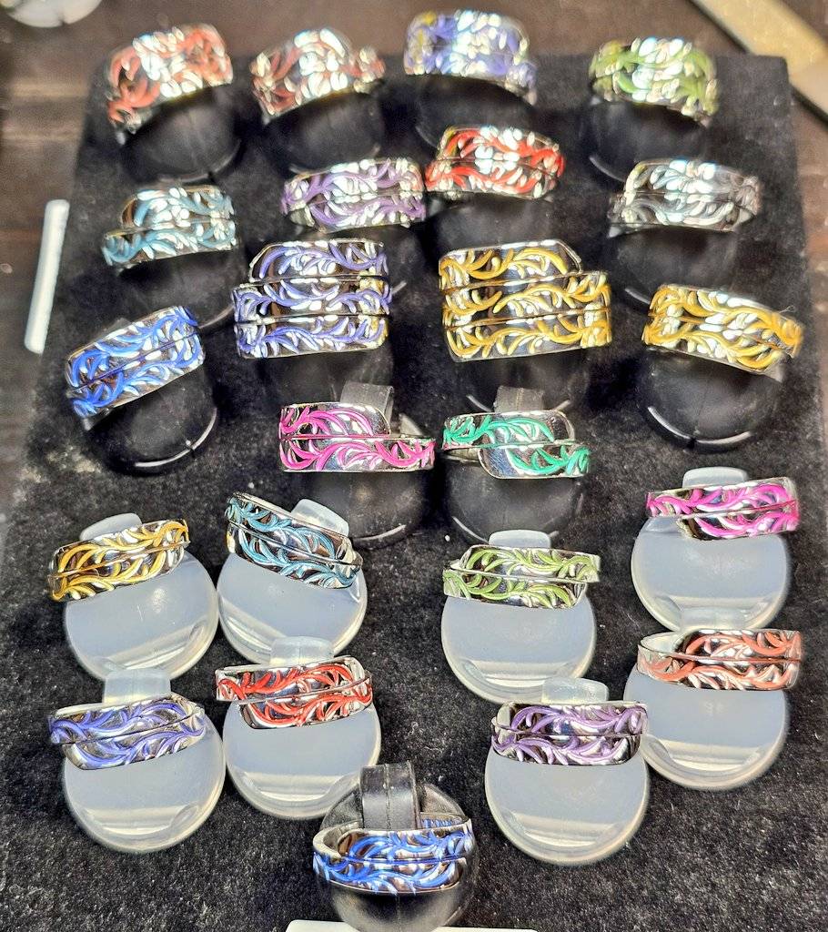 eternal_pond's tweet photo. 【イベント】　クリエイターズマーケット
【場所】　名古屋ポートメッセ
【ブース】　C535.536
【出展日】　12/13（土）～12/14（日） 
【出展名】　工房銀の風
いつもの工房3名で出展しております。どうぞよろしく！
@agate_silver 
@ringoya3 https://t.co/bVUmiQN9D0