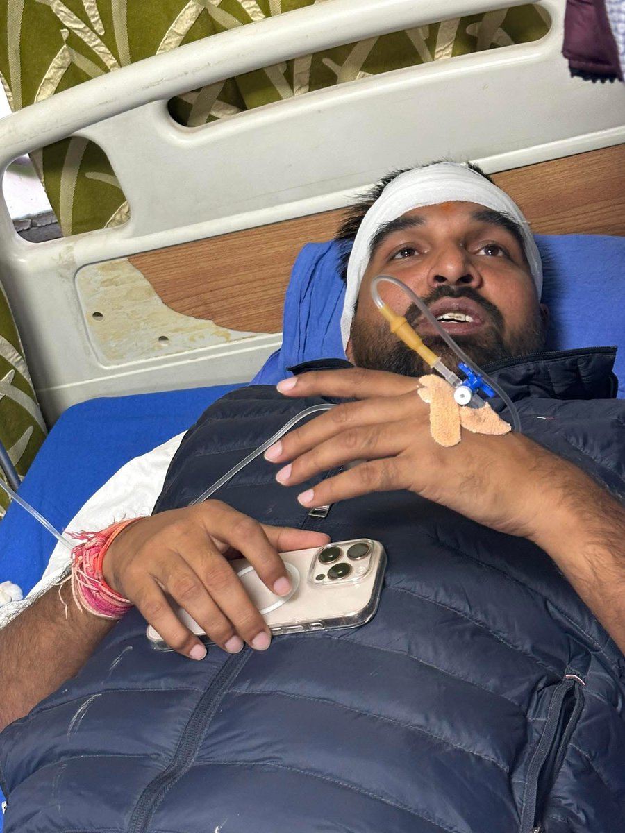 MukeshBhakar_'s tweet photo. टिब्बी, हनुमानगढ़ में किसानों के हक़ की लड़ाई लड़ रहे राजस्थान युवा कांग्रेस के अध्यक्ष एवं संगरिया विधायक श्री अभिमन्यु पूनिया जी पर हुआ पुलिस का बर्बर लाठीचार्ज लोकतंत्र की आत्मा पर सीधा आघात है।
मैं ईश्वर से आपके जल्द स्वस्थ होने की कामना करता हूँ।
@AbhimanyuP00NIA https://t.co/vG2tPxahZl