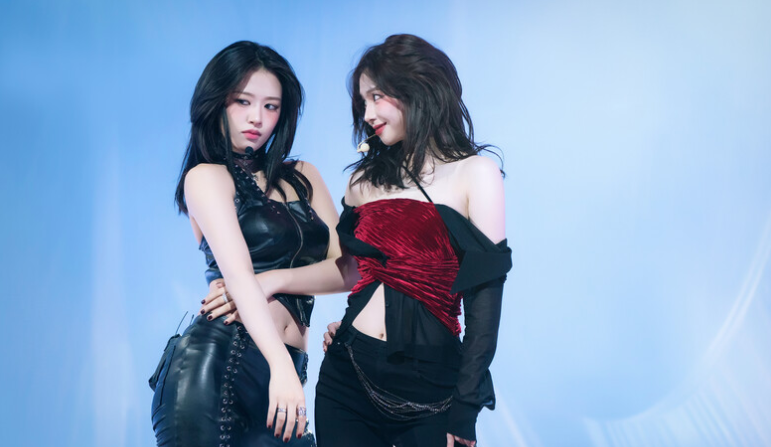 AboutMusicYT's tweet image. Karina of aespa and Yujin of IVE perform together at the Gayo Daejeon, one year ago today.