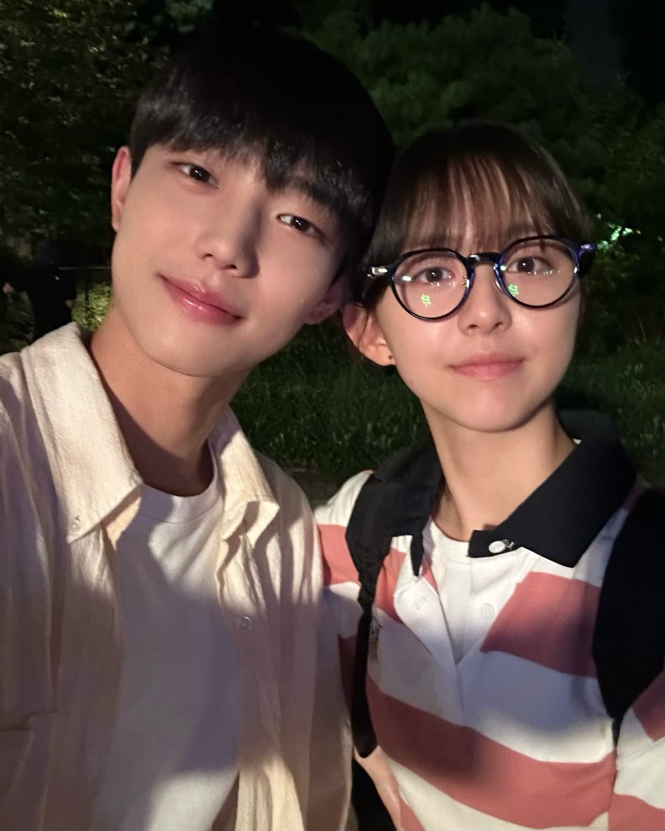 kviwwa's tweet photo. OEMJRIT OEMJRIT MY SHAAYLAAAAA😭😭😭 GEMAS SEKALIII😭😭 COCOK BGT IH, MAIN DRAMA LG DONG KLEN BEDUA😭😭😭 MANA DEKET LG FOTONYA AAAA 😭😭❤❤❤ GUE NIH YG KECINTAAN #baebluefinger #redfinger #parkjihu #jojoonyoung #SpiritFingers #gabisamoveon https://t.co/HR40QyG2B6