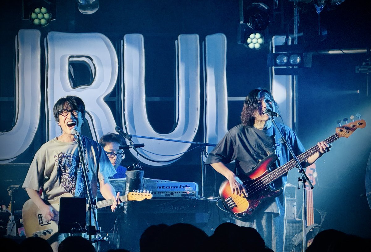 qrlinfo's tweet image. ｢くるりツアー25/26 ～夢のさいはて～｣ツアー6日目!
🏔️長野CLUB JUNK BOX🍎
公演終演しました!!
みなさん元気っ子💪
お越し下さった皆さま、ありがとうございました🙏✨

次回は明後日12月12日(金)新潟LOTS公演🌾🎇
グッズの先行販売は16:30～17:45を予定しています。
#夢のさいはて #くるり