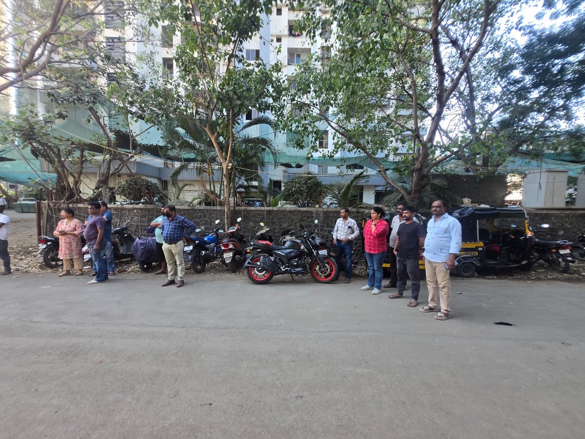 PillaiSrikala's tweet image. आज ओशिवरा इंडस्ट्री रोडवर कार्यकर्त्यांसमवेत स्वच्छ भारत अभियानांतर्गत डीप क्लीनिंग ड्राईव्ह करण्यात आला. @BJP4Mumbai @ShelarAshish @AmeetSatam @VidyaThakurBJP  #cleanliness