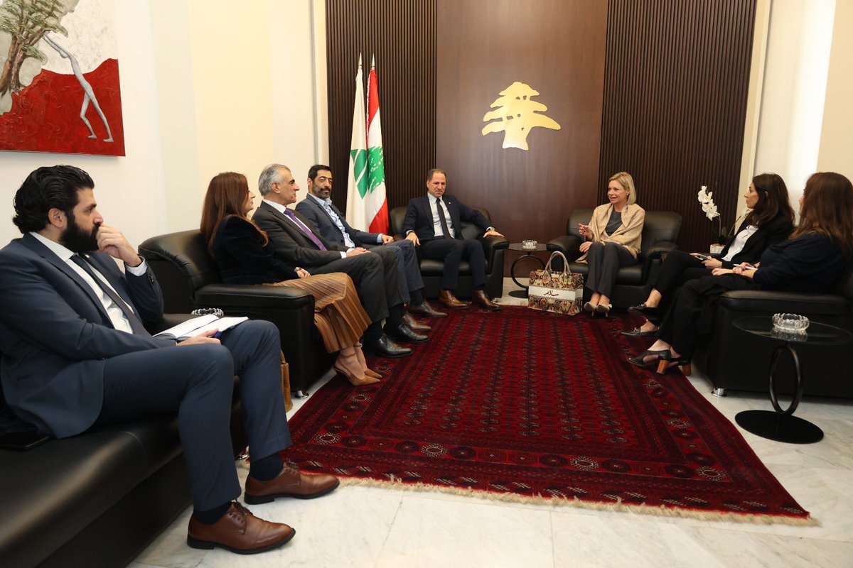 لقاء المنسقة الخاصة للأمم المتحدة في لبنان جنين هينيس-بلاسخارت والبحث بالأوضاع العامة في لبنان والمنطقة

<a href="/UNSCOL/">UNSCOL</a> <a href="/JeanineHennis/">Jeanine Hennis</a>