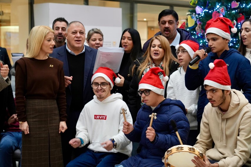 CYParliament's tweet image. 🎄🪇🎶Υποδεχθήκαμε στη Βουλή των Αντιπροσώπων τα παιδιά του Ειδικού Σχολείου Αγίου Σπυρίδωνα, που με τα κάλαντά τους γέμισαν το αίθριο με χαμόγελα, φως και χριστουγεννιάτικη ζεστασιά.