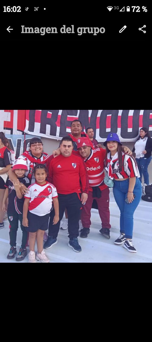 <a href="/stefanocdicarlo/">Stefano Di Carlo</a> buen día yo soy Cristian el que aparece con el buzo. Rojo adelante del todo
Cómo. Socio del. Club le pido a mi. Presidente que tome alguna acción legal contra el señor Horacio pagani y tyc por decirle a River club de mierda al aire si lo busca en internet esta