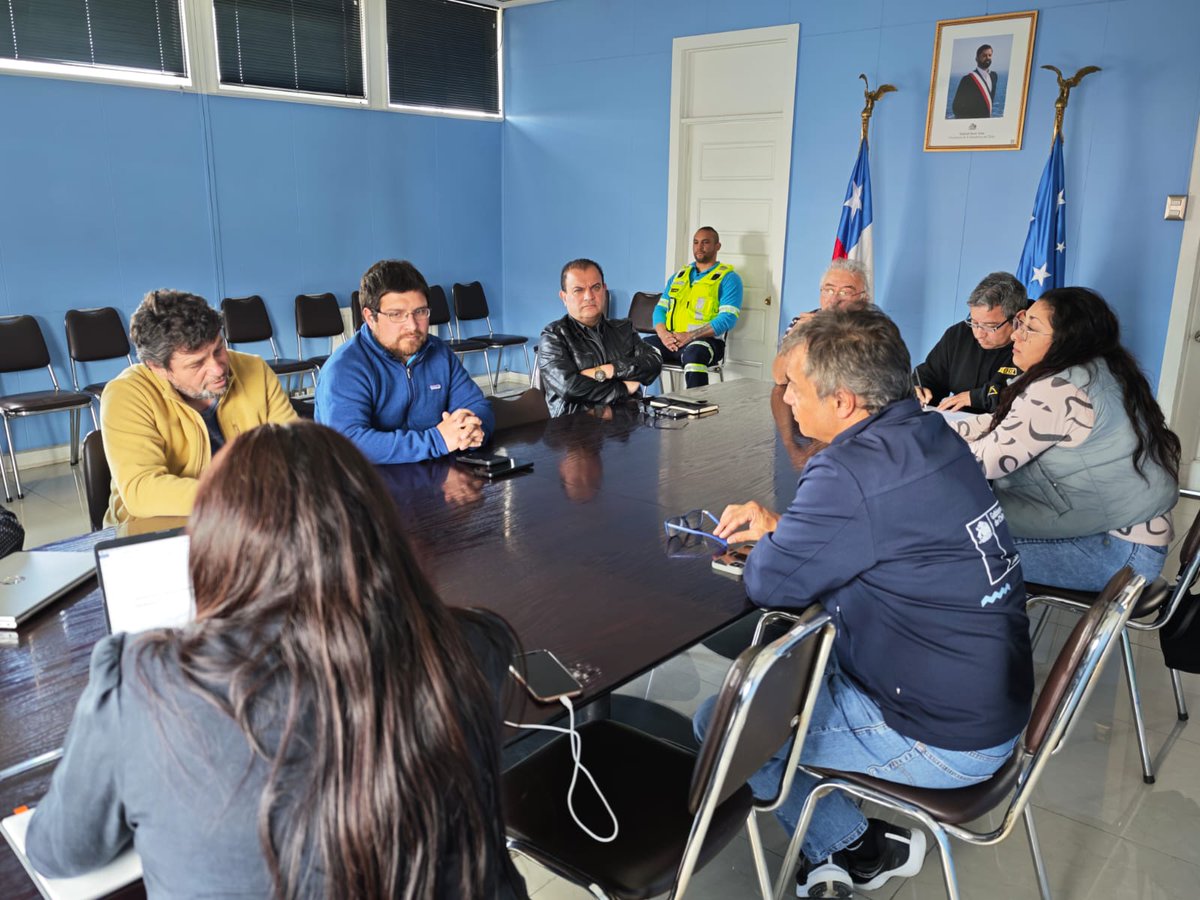 Seremitt en Natales con equipo técnico, analizando el estudio técnico para definir si se justifican o no semáforos en las 12 esquinas sugeridas por la comunidad en jornadas de participación ciudadadana.
 4 de ellas cumplen con los requisitos técnicos para ser semaforizadas.