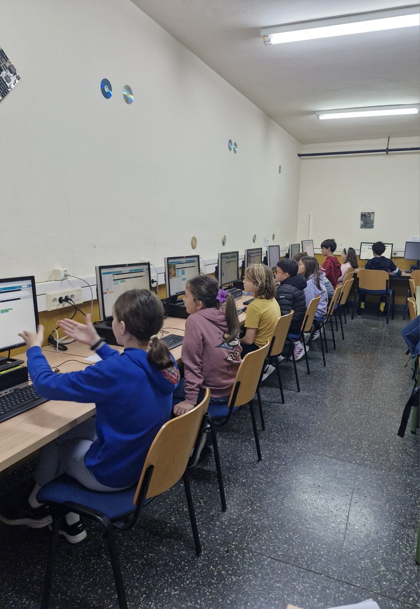 impulsotic's tweet image. 📸 ¡Nos llegan imágenes de las primeras horas del código de esta edición!

📌 Colegio San Pedro de los Arcos - Oviedo
📌 Colegio Manuel Fernández Juncos - Ribadesella

💻 ¡Nos encanta programar junto a los y las más peques!

#HourOfCode
#HourOfCodeAST