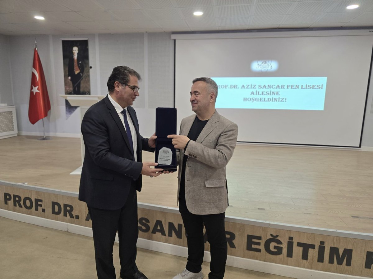 Aziz Sancar Fen Lisesi 12.sınıf öğrencilerimizle bir araya geldik. İlk mezun olarak okul tarihine geçecek öğrencilerimize hayat ve sınav başarısı diliyorum. Onları geleceklerine hazırlayan öğretmenlerimizin emeklerine sağlık. Müdürümüz Fatih Hocamızın yeri bende ayrıdır.