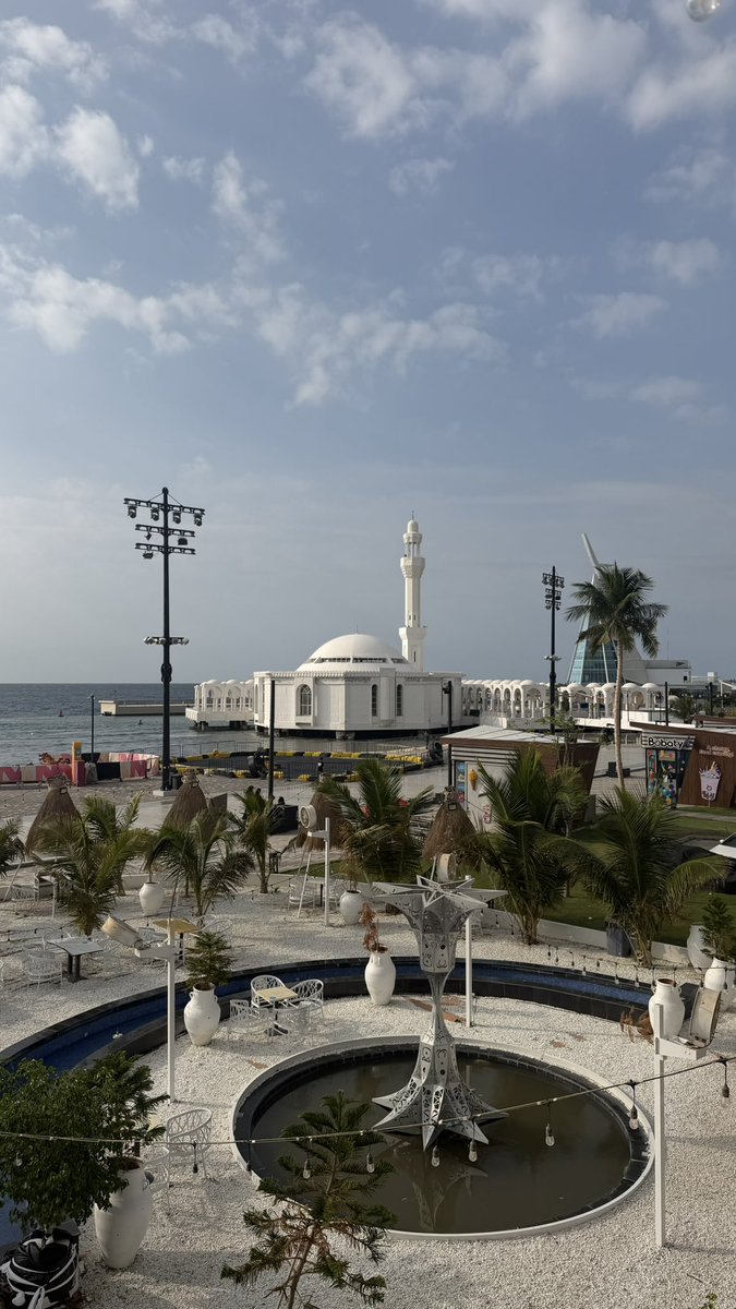 احب جدة حبًّا جمًّا!🤍