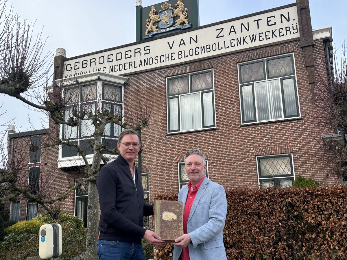 [AUDIO] Royal van Zanten draagt archief over aan Stichting Vrienden van Oud Hillegom bollenstreekomroep.nl/audio-royal-va…