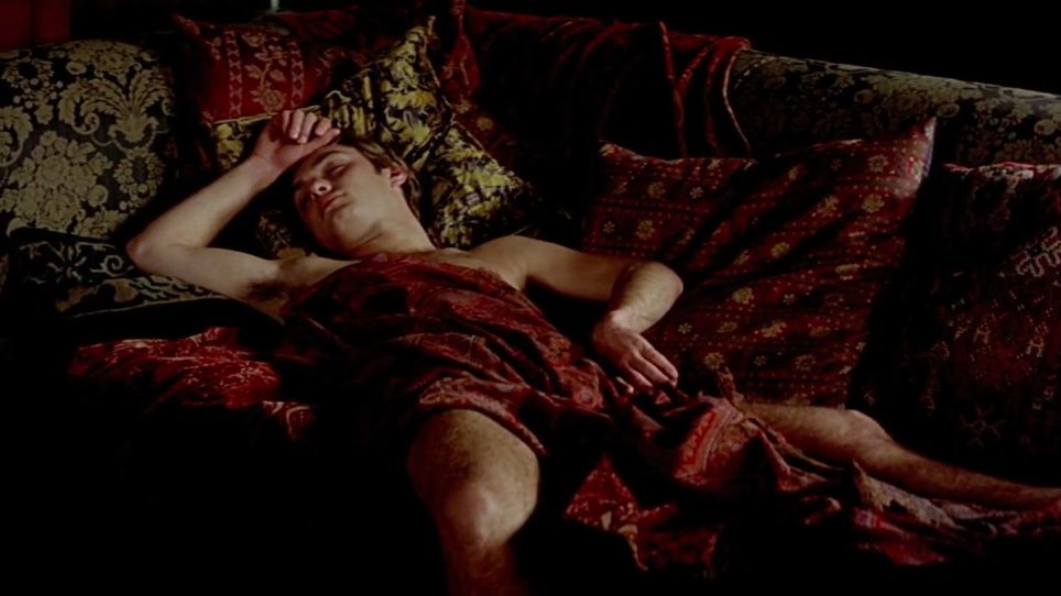 CINEMA505's tweet image. Jude Law em Wilde (1997)